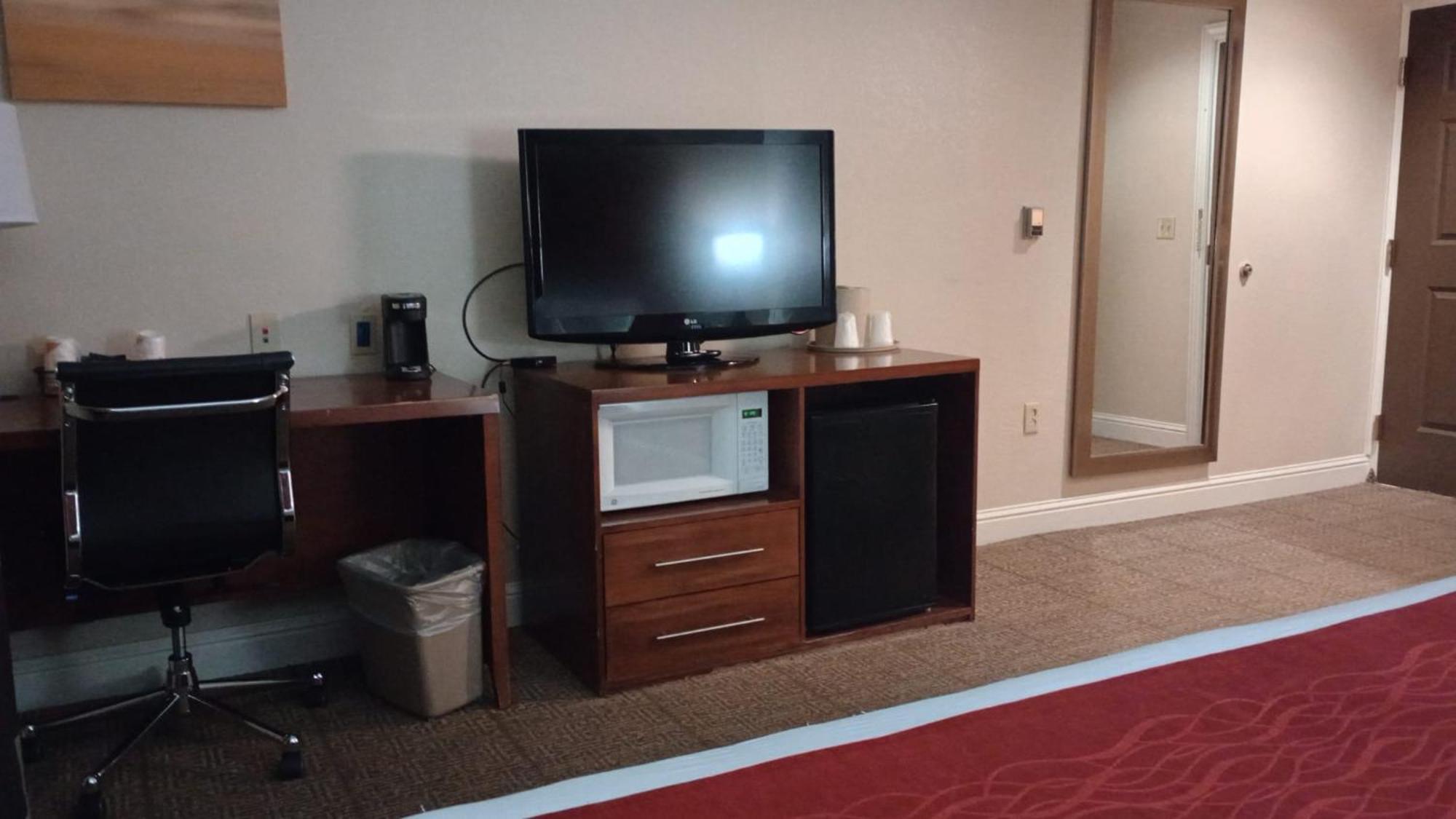 Hotel Samir At Nw Expressway