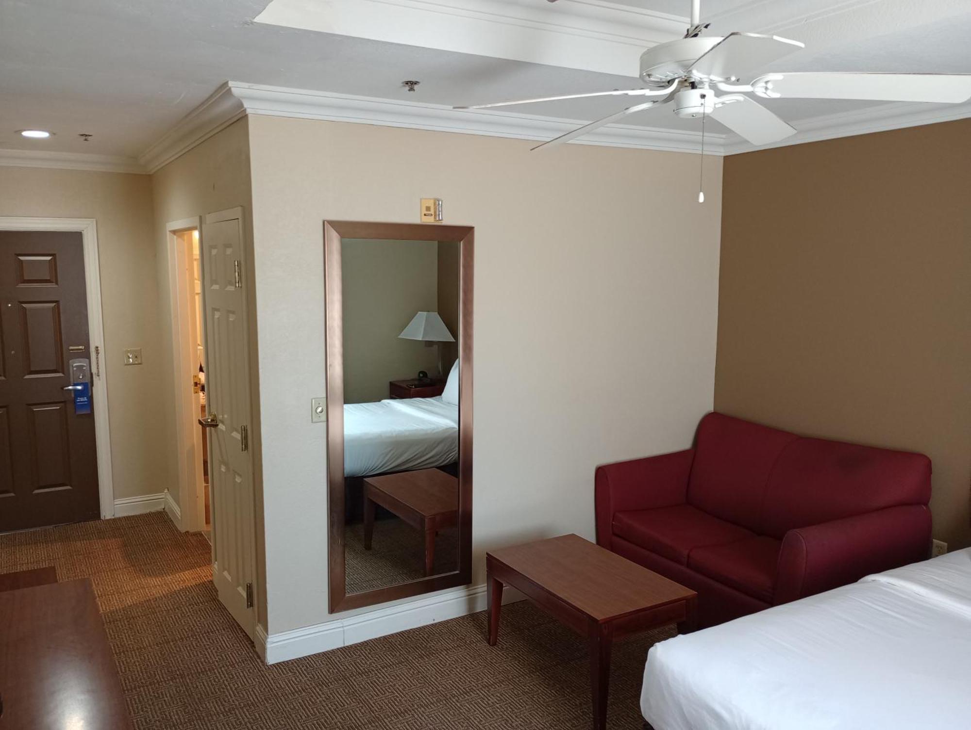 Hotel Samir At Nw Expressway *
